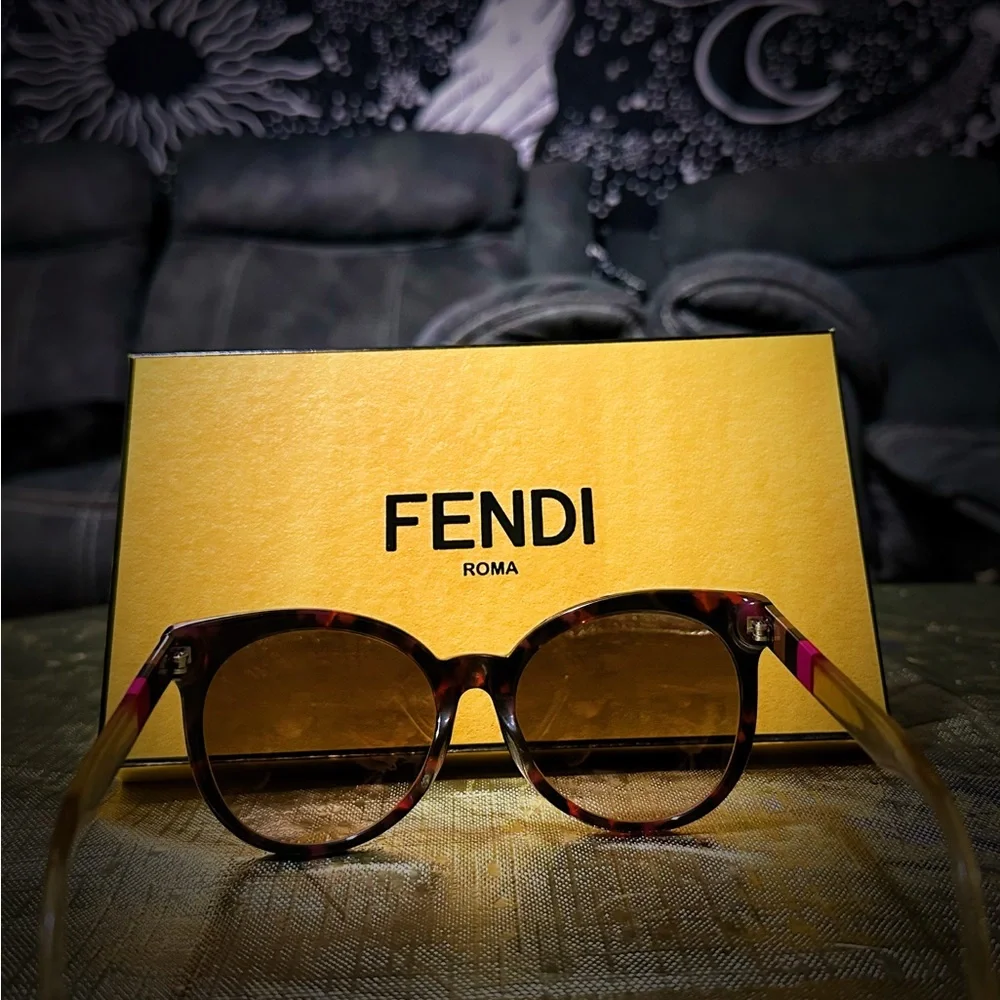 Fendi Sunglasses - Black and purple tortoise style
❌70%OFF SALE❌ - Picture 13 of 14